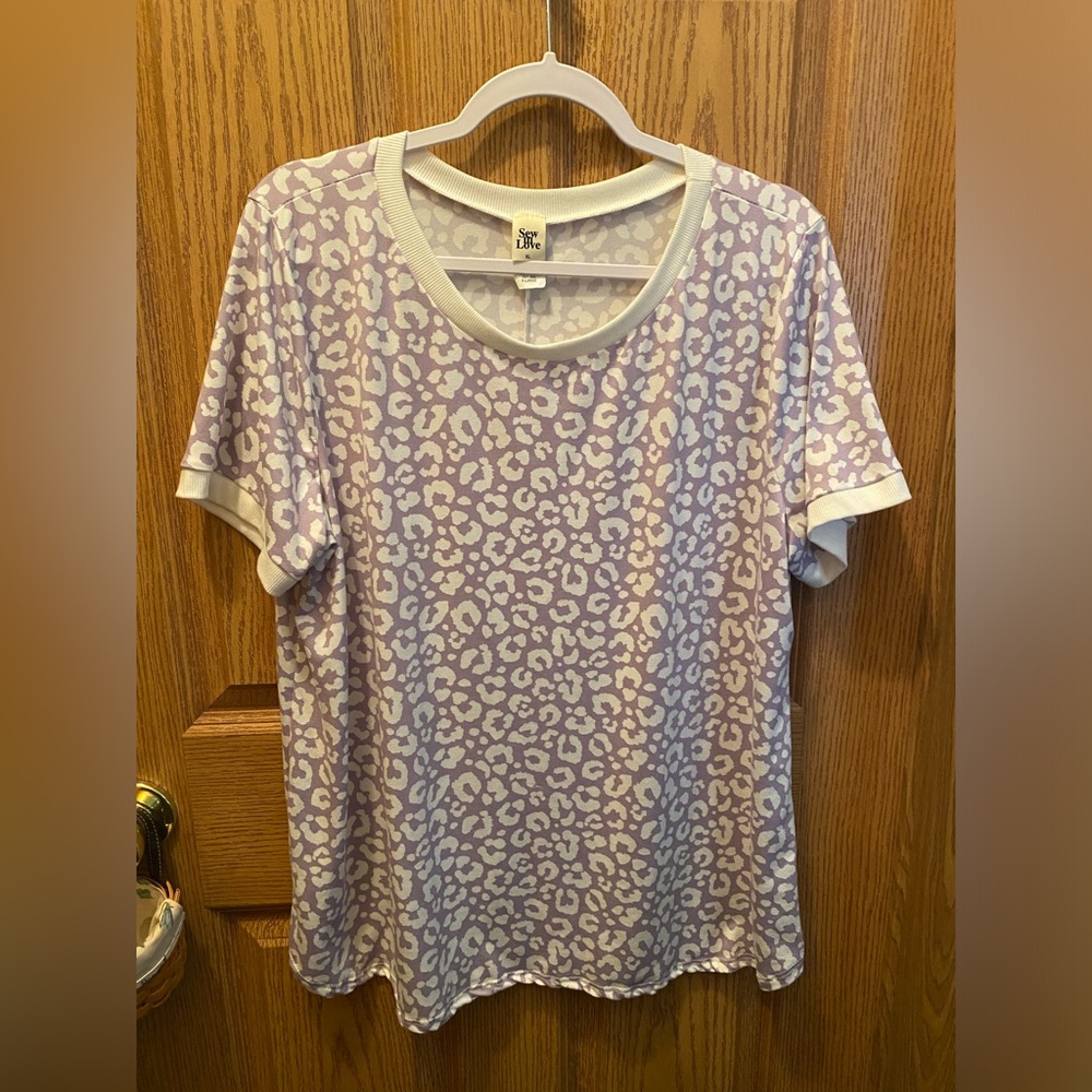 NWOT very  soft, shot sleeve top